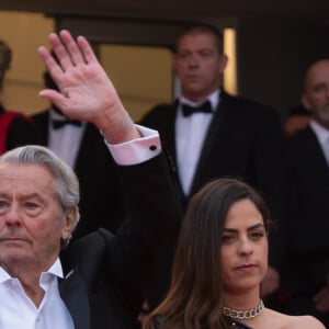 Alain Delon (Palme d'Or d'Honneur du 72ème festival de Cannes avec un badge Paris Match d'une ancienne couverture du magazine titrant "Alain Delon, mes deux amours, Rosalie et Anouchka) et sa fille Anouchka (Robe Elie Saab) - Montée des marches du film "A Hidden Life" lors du 72ème Festival International du Film de Cannes. Le 19 mai 2019.