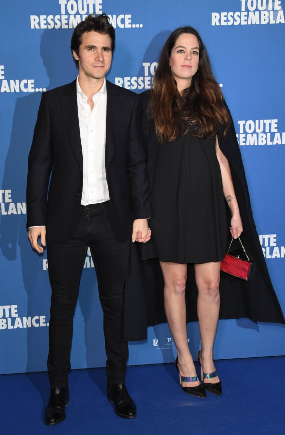 Anouchka Delon (enceinte) et son compagnon Julien Dereims - Avant-première du film "Toute ressemblance..." au cinéma UGC Ciné Cité Les Halles à Paris, le 25 novembre 2019. © Coadic Guirec/Bestimage