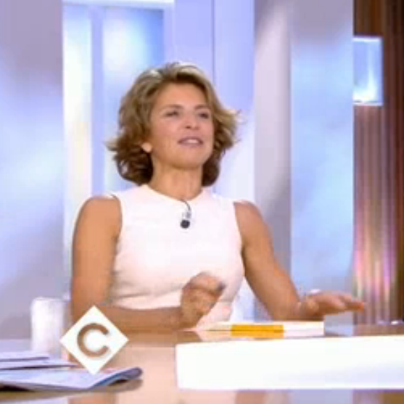 Anne Nivat évoque le départ de Jean-Jacques Bourdin dans la matinale de RMC - C à vous, 17 juin 2020, France 5