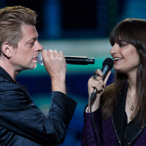 Exclusif - Benjamin Biolay et Clara Luciani - Enregistrement de l'émission "La chanson de l'année" dans les jardins du Palais Royal à Paris. Le 11 juin 2020. ©Cyril Moreau / Bestimage