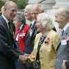 Rétro - Décès de Vera Lynn - Le prince Philip au Musée impérial de la guerre à Londres et Vera Lynn le 15 aout 2005.