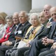 Rétro - Décès de Vera Lynn - Rétro - Décès de Vera Lynn - Le prince Philip au Musée impérial de la guerre à Londres et Vera Lynn le 15 aout 2005.
