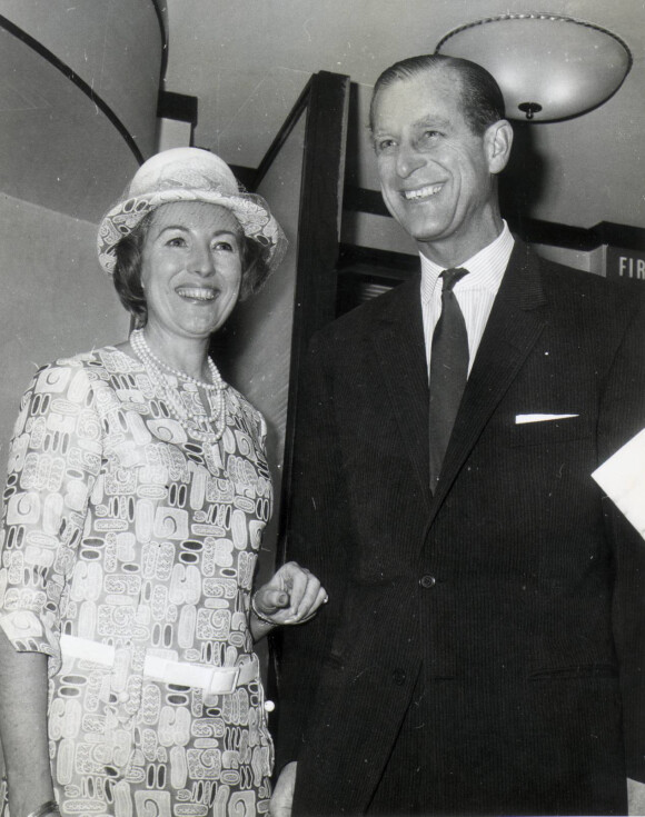 Archives - Le prince Philip, duc d'Edimbourg et Vera Lynn lors d'une soirée à la maison de la Nouvelle Zélande, le 11 février 1969.