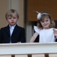 Le prince Jacques et la princesse Gabriella de Monaco - La famille princière de Monaco assiste au feu de la Saint Jean dans la cours du palais princier à Monaco le 23 juin 2020. La soirée est animée par le groupe folklorique "La Palladienne". © Jean-Charles Vinaj / Pool Monaco / Bestimage
