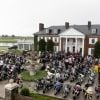 Le président Donald Trump reçoit les membres de l'association "Bikers for Trump" au Trump National Golf à Bedminster le 11 août 2018.