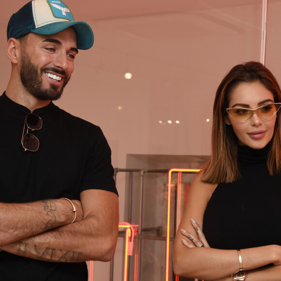 Exclusif - Nabilla Benattia et son compagnon Thomas Vergara rendent visite à Richard Orlinski dans sa galerie du 68 Rue du Faubourg Saint-Honoré à Paris le 27 septembre 2018. © Giancarlo Gorassini/Bestimage