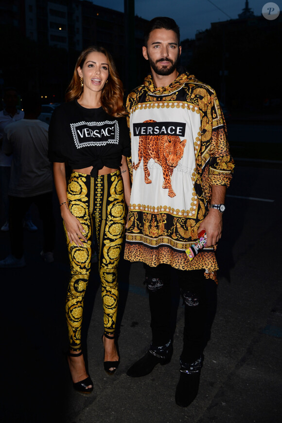 Nabilla Benattia et son compagnon Thomas Vergara - Arrivées des people au défilé Versace - Collection Prêt-à-Porter Printemps/Eté 2019" lors de la Fashion Week de Milan (MLFW) le 21 septembre 2018