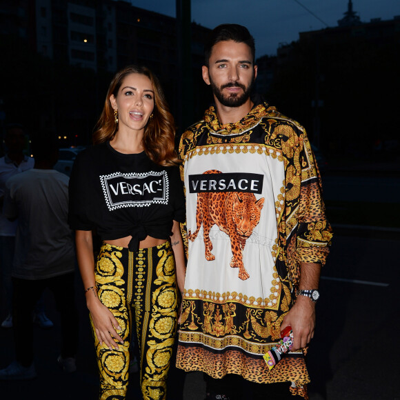 Nabilla Benattia et son compagnon Thomas Vergara - Arrivées des people au défilé Versace - Collection Prêt-à-Porter Printemps/Eté 2019" lors de la Fashion Week de Milan (MLFW) le 21 septembre 2018