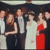 Archives - Matthew Perry, Jennifer Aniston, David Schwimmer, Helen Baxendale, Courteney Cox et Matt Leblanc dans la série "Friends". 1990.