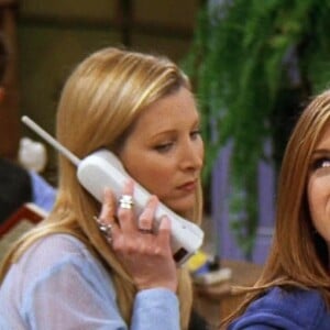 Jennifer Aniston et Lisa Kudrow dans la saison 3 de "Friends". 1996.
