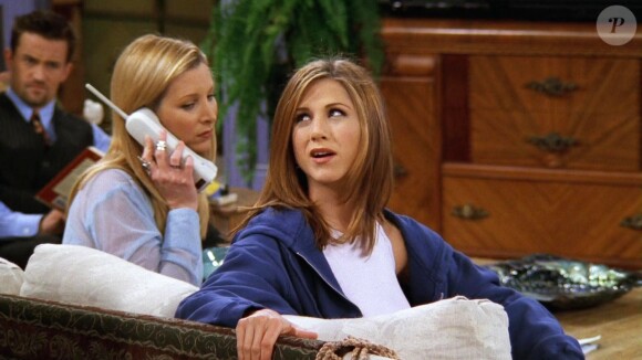 Jennifer Aniston et Lisa Kudrow dans la saison 3 de "Friends". 1996.