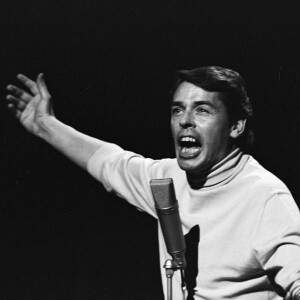 Archives - Jacques Brel sur le plateau de l'émission "Le Palmarès des chansons". Le 11 novembre 1966 © Jean Lenoir via Bestimage