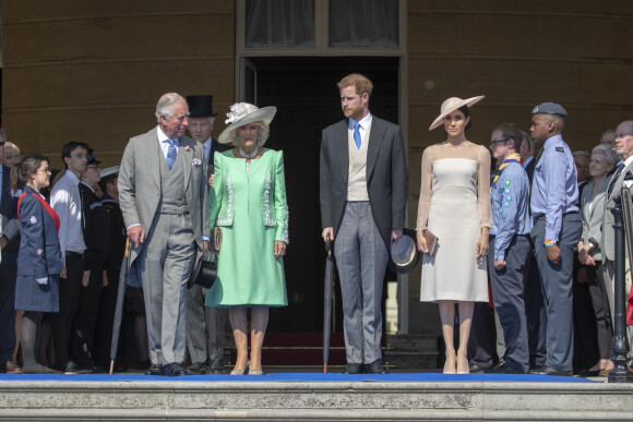 Camilla Parker Bowles, duchesse de Cornouailles, le prince Harry, duc de Sussex, et Meghan Markle, duchesse de Sussex, lors de la garden party pour les 70 ans du prince Charles au palais de Buckingham à Londres. Le 22 mai 2018