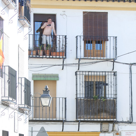 Le roi Felipe VI et la reine Letizia d'Espagne visitent la vieille ville de Cordoue, le 29 juin 2020.