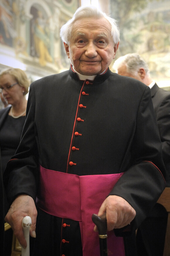 Georg Ratzinger lors des 85 ans de son frère le pape Benoît XVI au Vatican le 16 avril 2012.