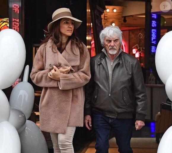 Exclusif - Bernie Ecclestone et sa femme Fabiana Flosi sont allés faire du shopping chez Andrew Martin Interior dans le quartier de South Kensington à Londres. Le 17 avril 2019.