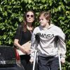 Exclusif - Angelina Jolie est allée acheter des fleurs avec ses enfants Shiloh et Vivienne dans le quartier de Los Feliz à Los Angeles. Le 8 mars 2020