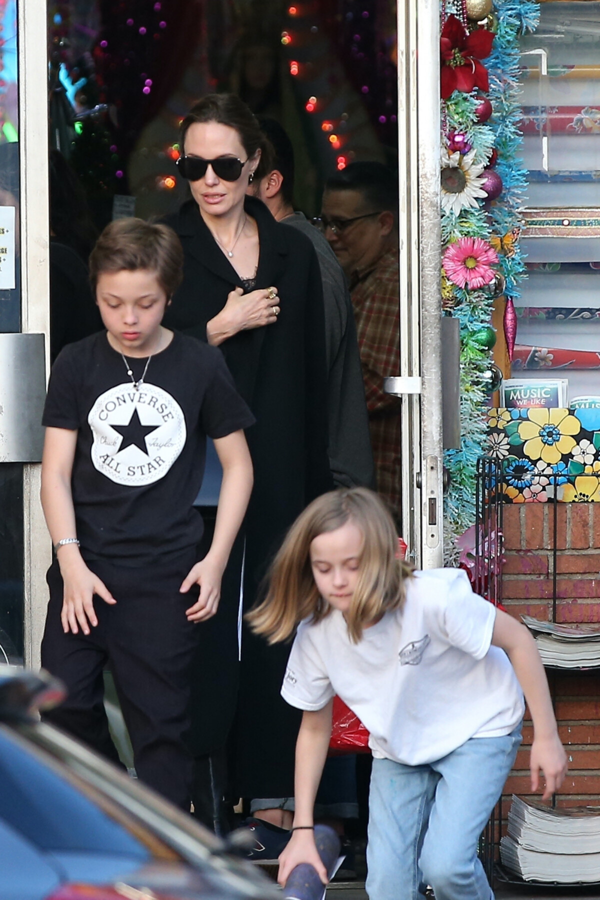 Photo Exclusif Angelina Jolie Fait Du Shopping Avec Ses Enfants