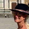 Laeticia Hallyday en vacances en Italie. Après Pise, elle a visité Florence le 28 juin 2020.