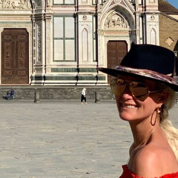 Laeticia Hallyday en vacances en Italie. Après Pise, elle a visité Florence le 28 juin 2020.