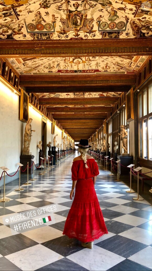 Laeticia Hallyday en vacances en Italie. Après Pise, elle a visité Florence le 28 juin 2020.
