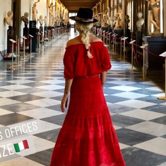 Laeticia Hallyday en vacances en Italie. Après Pise, elle a visité Florence le 28 juin 2020.