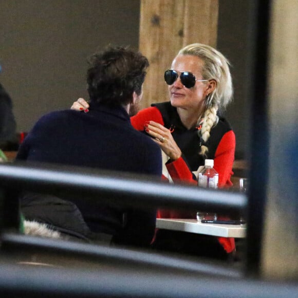 Exclusif - Laeticia Hallyday et son compagnon Pascal Balland lors d'une journée au ski à la station "Big Sky" dans le Montana avec leurs filles respectives, le 16 février 2020.