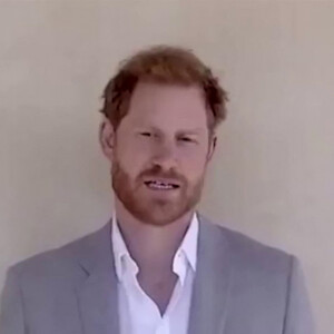 Dans une vidéo enregistrée à Los Angeles, le prince Harry, duc de Sussex, s'exprimant également au nom de son frère, le prince William, rend hommage aux jeunes qui luttent contre le racisme dans le monde, le 1er juillet 2020, à l'occasion des "Diana Awards", le jour du 59 ème anniversaire de sa mère, la princesse Diana.