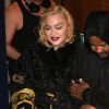 Madonna porte un manteau Versace et marche à l'aide d'une canne à la sortie du London Palladium à Londres. Le 16 février 2020.