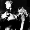 Miley Cyrus et Cody Simpson batifollent sur Instagram. Ils dévoilent leurs tatouages, faits en même temps, le 16 octobre 2019.