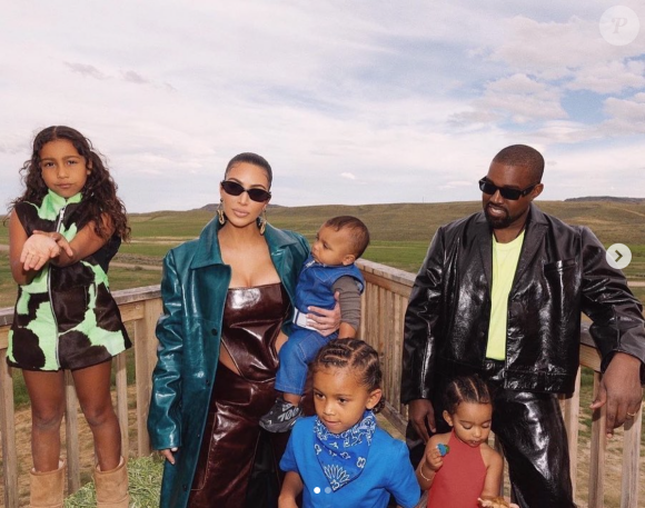 Kanye West, Kim Kardashian et leurs 4 enfants, North, Saint, Chicago et Psalm. Juin 2020.