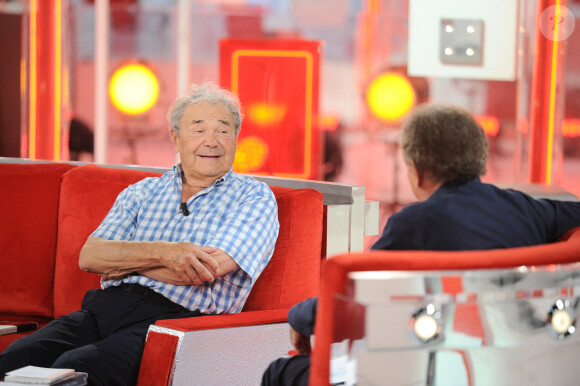 Exclusif - Pierre Perret et Michel Drucker - Enregistrement de l'émission "Vivement Dimanche" présentée par M.Drucker et diffusée le 12 juillet 2020 sur France 2. Le 1er juillet 2020 © Guillaume Gaffiot / Bestimage
