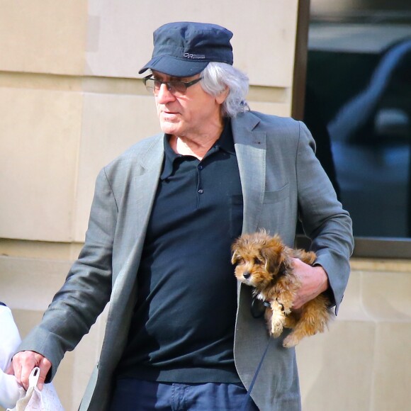 Robert De Niro est allé chercher sa fille Helen Grace De Niro à la sortie des classes sur Madison Avenue à New York. Le 24 avril 2019.