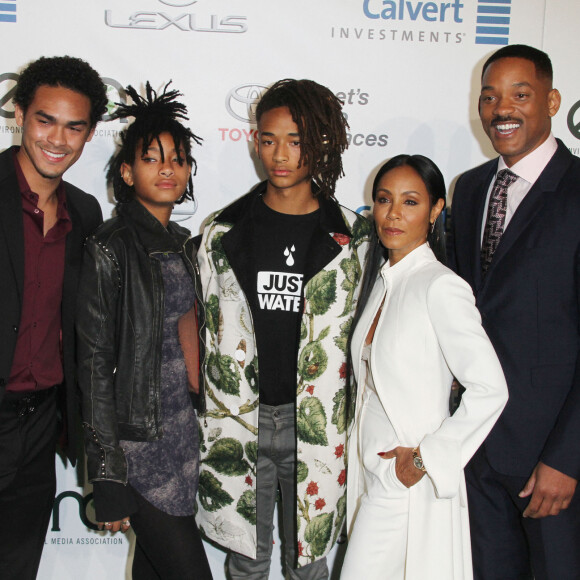 Will Smith, Jada Pinkett et leurs enfants Willow Smith, Jaden Smith et Trey Smith - Célébrités arrivant au 26ème EMA Awards au studio de la Warner à Burbank le 22 octobre 2016