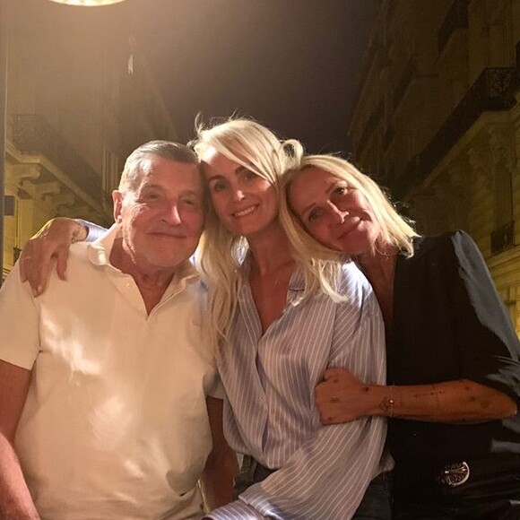 Laeticia Hallyday à Paris : elle se régale chez son compagnon Pascal Balland (juillet 2020).