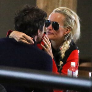 Exclusif - Laeticia Hallyday et son compagnon Pascal Balland lors d'une journée au ski à la station "Big Sky" dans le Montana avec leurs filles respectives, le 16 février 2020.