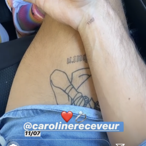 Hugo Philip s'est rendu dans salon de tatouage le 13 juillet 2020. Il s'est fait inscrire sur la peau la date de son mariage, le 17 juillet, et un dessin d'Atlas portant le monde. 