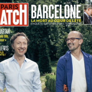 Stéphane Bern et son compagnon Lionel en couverture du magazine "Paris Match", en kiosques le 23 août 2017.