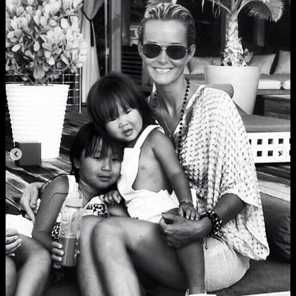 Laeticia Hallyday comblée auprès de ses fille Jade et Joy pour la fête des Mères célébrée le 10 mai 2020 aux Etats-Unis.