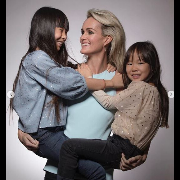 Laeticia Hallyday comblée auprès de ses fille Jade et Joy pour la fête des Mères célébrée le 10 mai 2020 aux Etats-Unis.