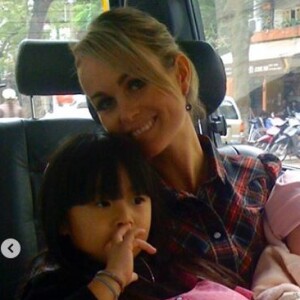 Laeticia Hallyday comblée auprès de ses fille Jade et Joy pour la fête des Mères célébrée le 10 mai 2020 aux Etats-Unis.