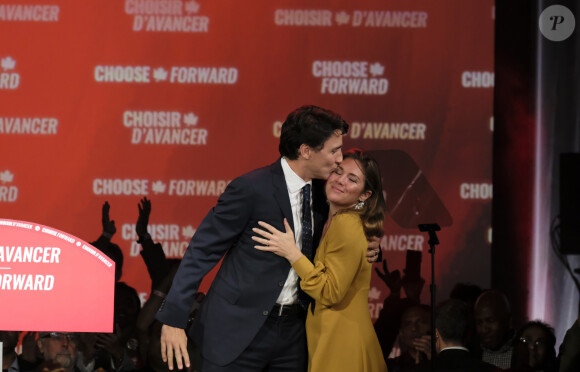 Justin Trudeau, ici avec sa femme Sophie Gregoire Trudeau, remporte les élections législatives au Canada le 21 octobre 2019. © Imago / Panoramic / Bestimage