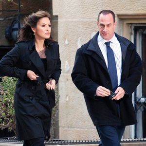 Mariska Hargitay et Christopher Meloni sur le tournage de "New York, unité spéciale" en 2010.