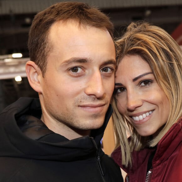 Alexandra Rosenfeld et Hugo Clémént sont parents d'une petite fille prénommée Jim - Hugo Clément et sa compagne Alexandra Rosenfeld (Miss France 2006) - Salon du livre de Paris le 16 mars 2019. © Cédric Perrin/Bestimage