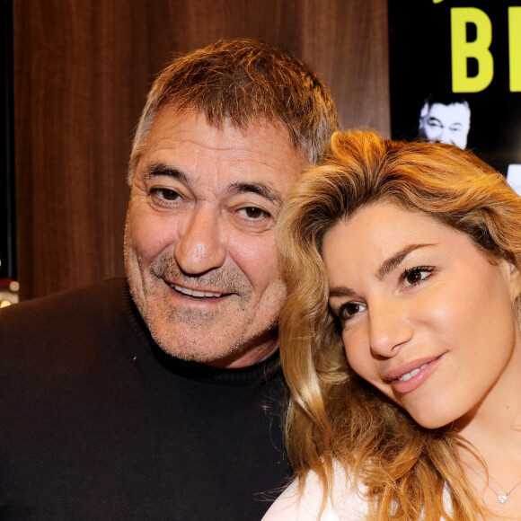 Jean-Marie Bigard et sa femme Lola Marois Bigard - Personnalités en dédicace au salon du livre "Livre Paris 2018" à Paris. Le 17 mars 2018