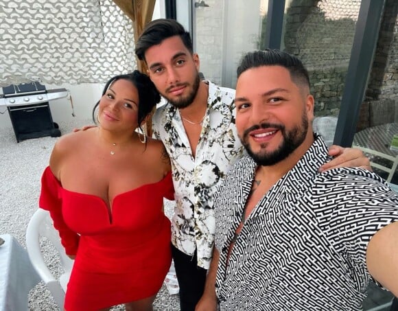 Sarah Fraisou avec son compagnon Ahmed et son frère Billel, le 28 juin 2020, sur Instagram