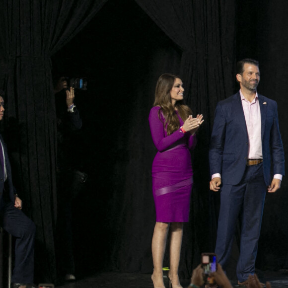 President Donald Trump, Kimberly Guilfoyle, Donald Trump Jr. et Charlie Kirk à Phoenix, le 23 juin 2020. 