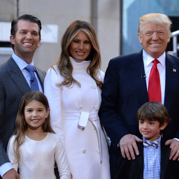 Donald Trump, sa fille Tiffany Trump, son fils Donald Trump Jr., sa petite-fille Kai Trump, son épouse Melania Trump, son petit-fils Donald Trump, sa fille Ivanka Trump et son fils Eric Trump ans l'émission "Today Show" à New York en avril 2016.