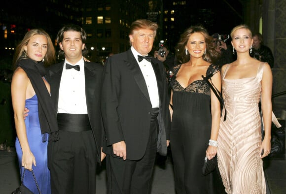 Vanessa Haydon, Donald Trump Jr, Donald Trump, Melania Trump, Ivanka Trump à New York en 2005. 