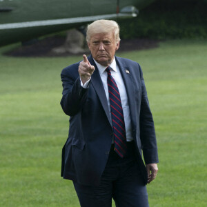 Donald Trump à la sortie de sa visite du Centre d'innovation des bioprocedes de Fujifilm Diosynth Biotechnologies à Morrisville. Le 27 juillet 2020